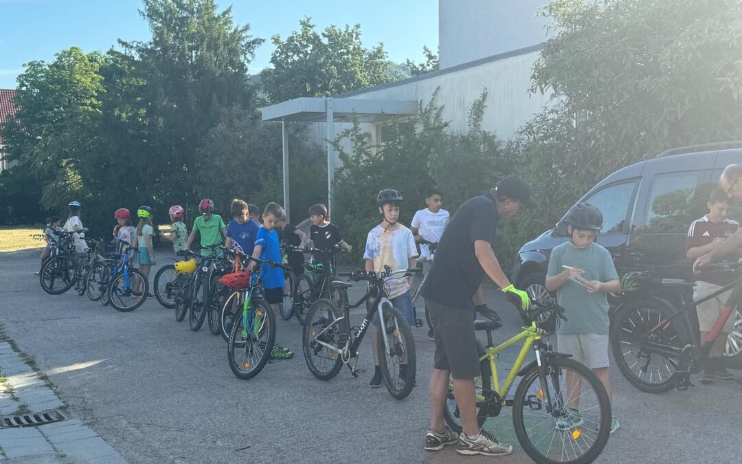 Sicher mit dem Rad zur Schule – REWAG sorgt für verkehrs­si­chere Fahrräder